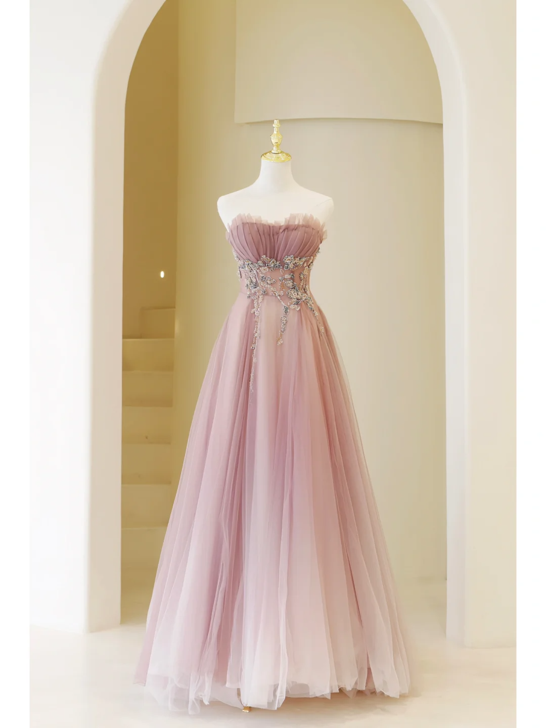 Bezauberndes, trägerloses, langes Ballkleid aus rosa Tüll – ein echter Hingucker zum 20. Geburtstag (AB908)