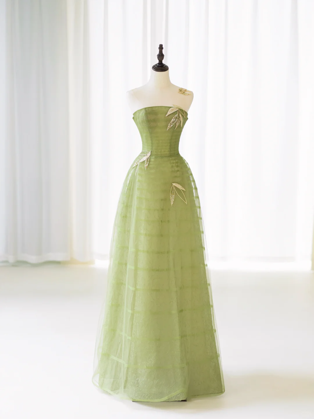Robe de bal élégante sans bretelles en tulle vert sauge, robe de soirée charmante, robe d'invitée de mariage tendance AB1020
