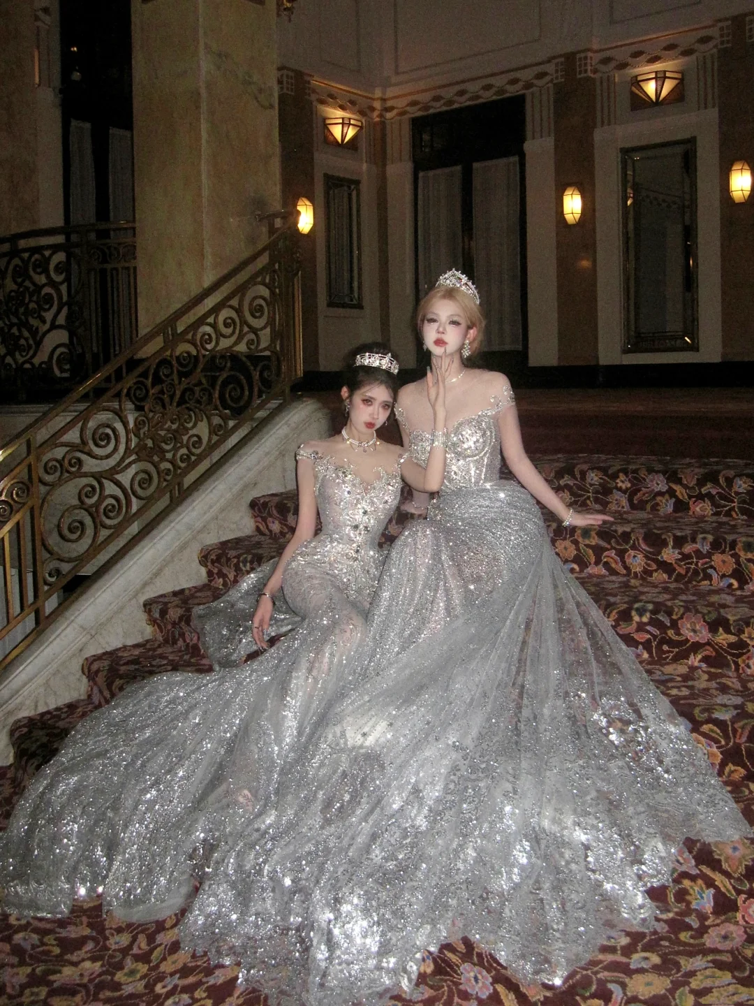 Luxurious Wedding Dresses Mermaid Style With Beaded Crystals Bodice Silver Sequin Bride Dress For Brides Fitted Bridal Gown N077