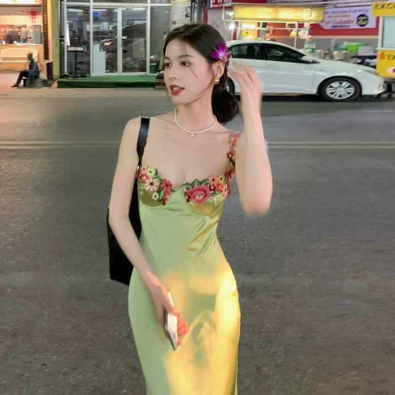 Robe de bal verte à bretelles spaghetti en satin, coupe trapèze, N266