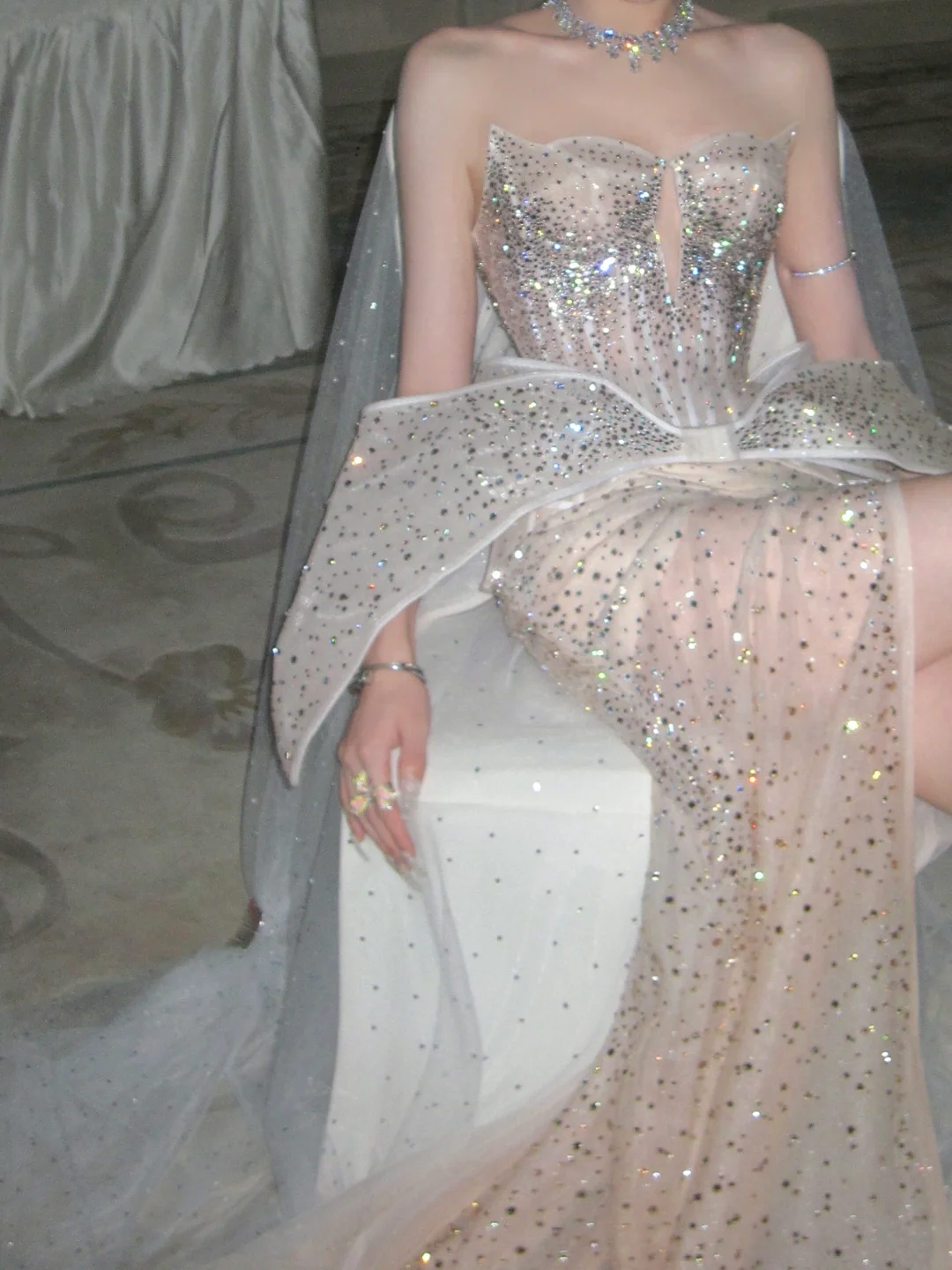 Robe de bal sirène scintillante à décolleté cœur et fente couleur champagne, tenue de soirée longue et esthétique pour la remise des diplômes N079