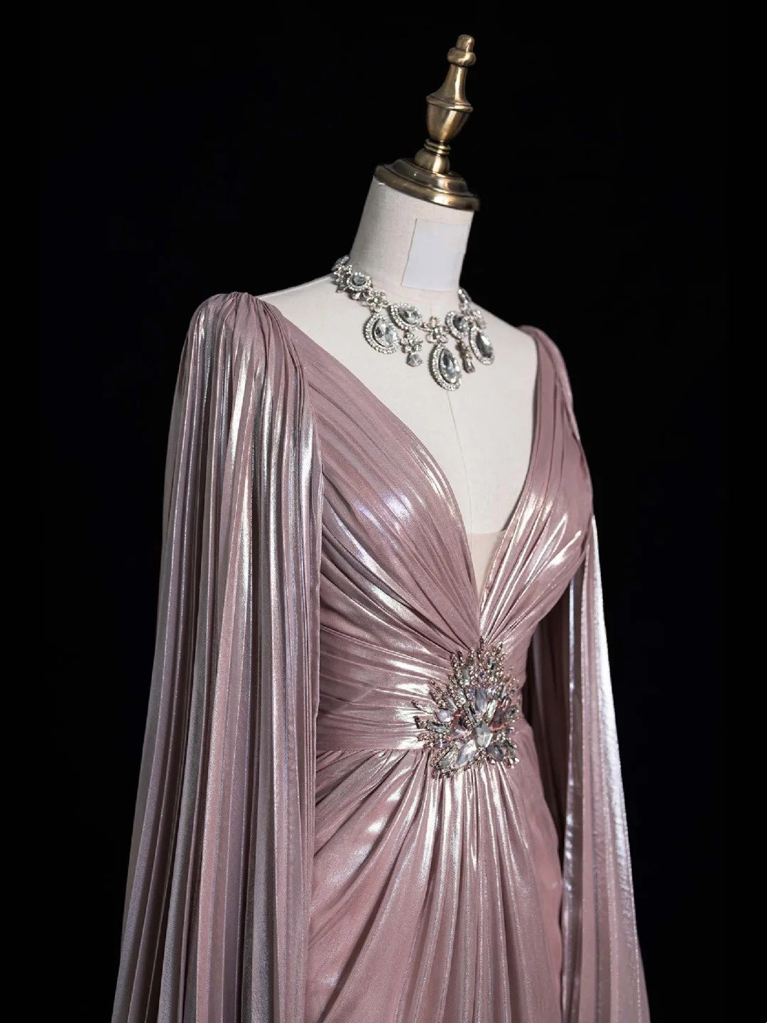 Robe de bal longue vintage en satin rose, coupe trapèze, col en V, corsage perlé et cape, tenue de soirée formelle N541
