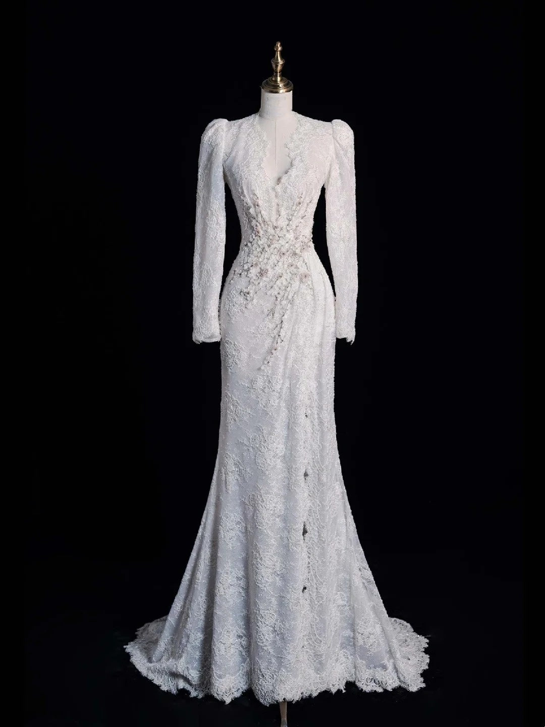 Robe de mariée sirène vintage à col en V, manches longues en dentelle, style féerique automnal N541