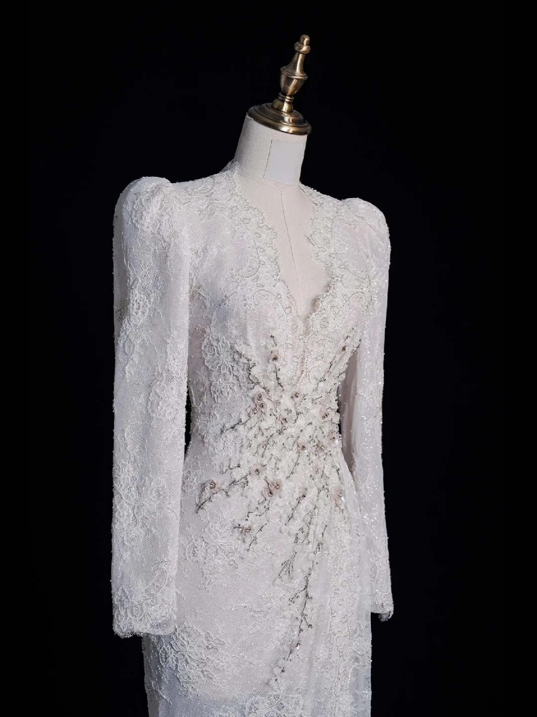 Robe de mariée sirène vintage à col en V, manches longues en dentelle, style féerique automnal N541