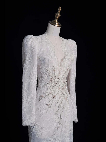 Robe de mariée sirène vintage à col en V, manches longues en dentelle, style féerique automnal N541