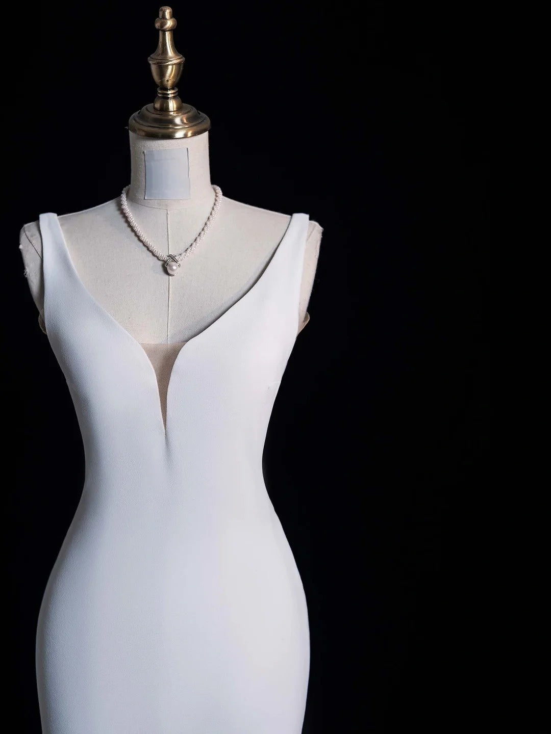 Robe de mariée blanche en satin sans manches, col en V, style sirène simple, robe de mariée féérique d'automne N543