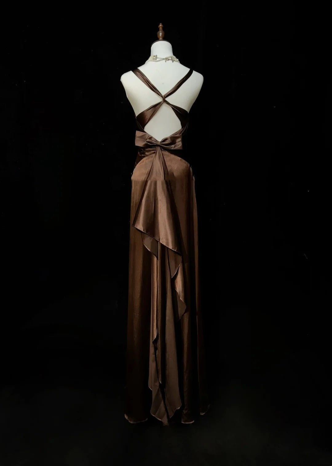 Robes de bal vintage Trapèze Licou Marron Dos nu Satin Plissé Années 50 Longue Robe de soirée N2601