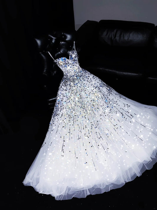 Funkelndes Ballkleid mit herzförmigem Dekolleté, weißem, perlenbesetztem Oberteil, langes Abendkleid, formelles Kleid N542