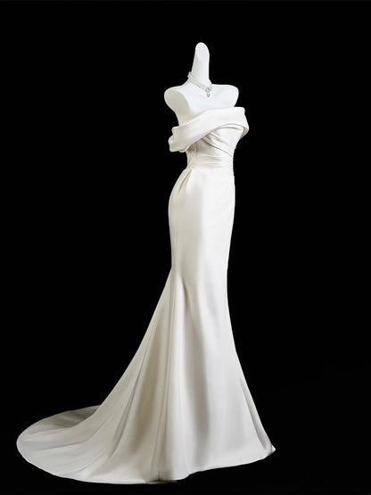 Robe de mariée sirène classique en satin blanc à épaules dénudées et manches courtes, coupe ajustée N233