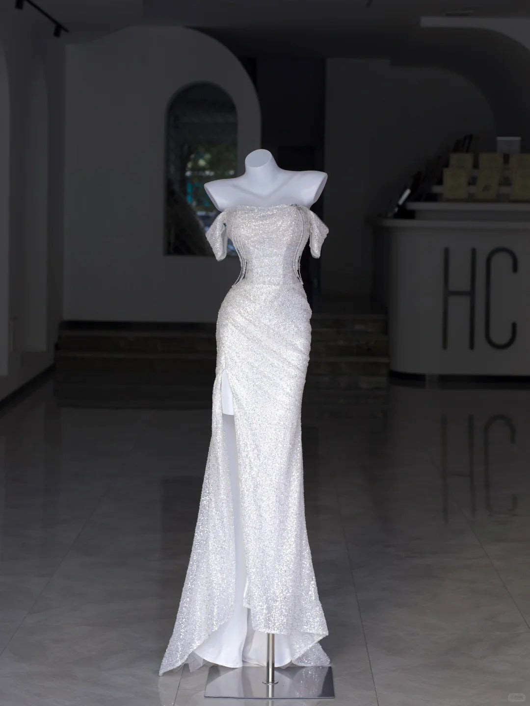Robes de mariée sirène modestes, épaule dénudée, sequins blancs avec fente, longue robe de mariée N2990