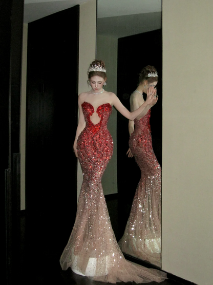 Robe de bal sirène bordeaux à décolleté cœur et perles de cristal, style sobre, longue et élégante, idéale pour une soirée de remise de diplômes (N058)