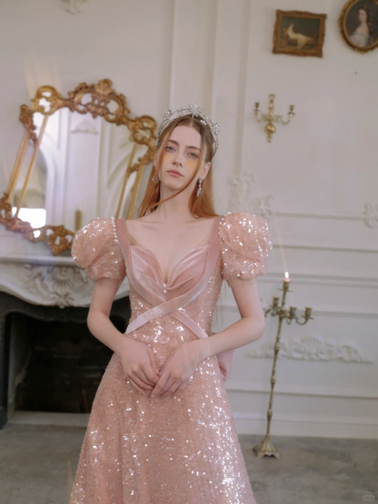 Robe de bal longue rétro en velours rose poudré à sequins, coupe trapèze, décolleté cœur. Idéale pour un 18e anniversaire. Robe de bal R1870