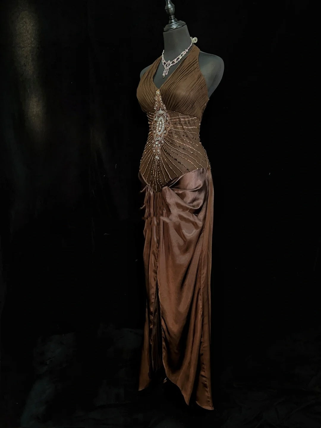 Wunderschöne Abschlussballkleider Inspo Meerjungfrau Neckholder Satin mit Perlen Schokolade Damen Abendkleid N3194