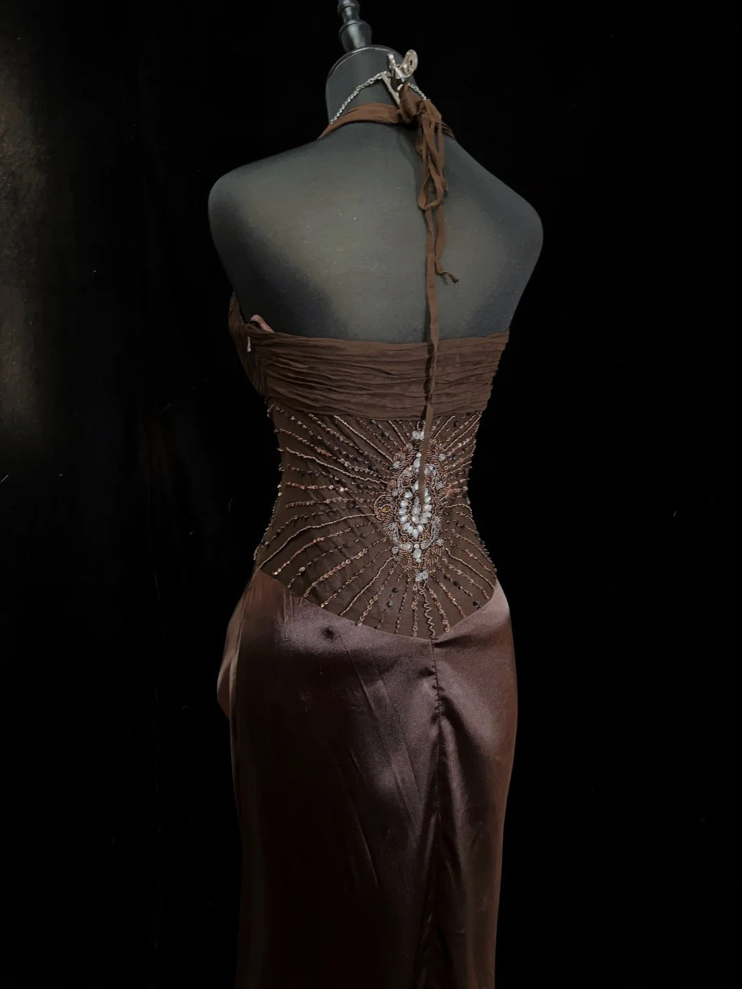 Wunderschöne Abschlussballkleider Inspo Meerjungfrau Neckholder Satin mit Perlen Schokolade Damen Abendkleid N3194