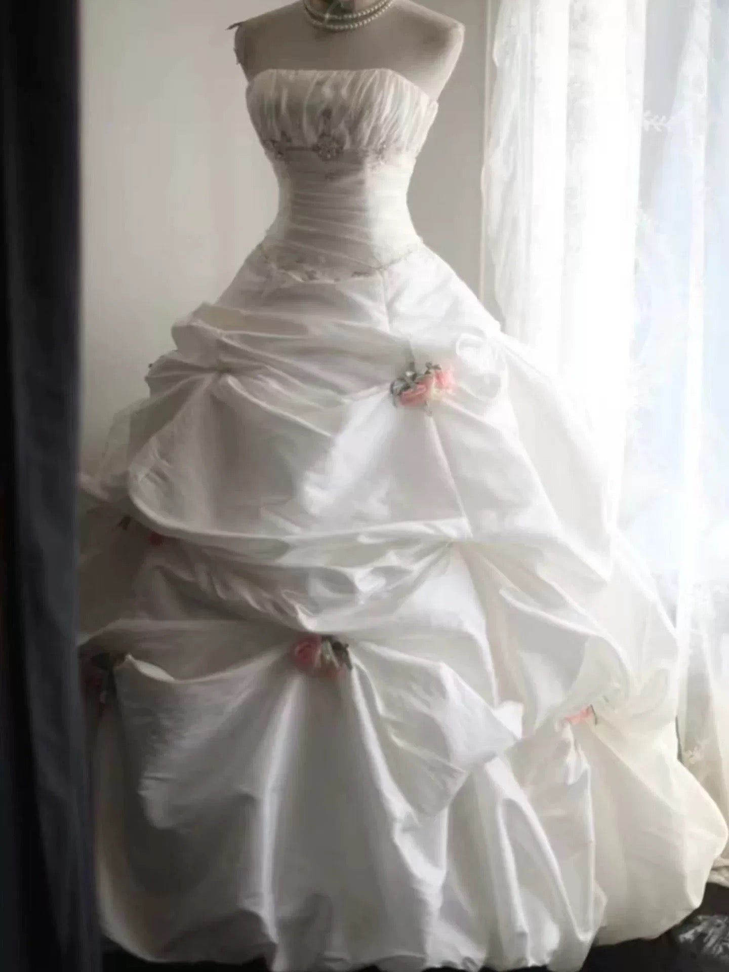 Robes de mariée intemporelles, robes de bal, bustier, satin blanc avec fleurs, robe de mariée pour jardin d'été N4085