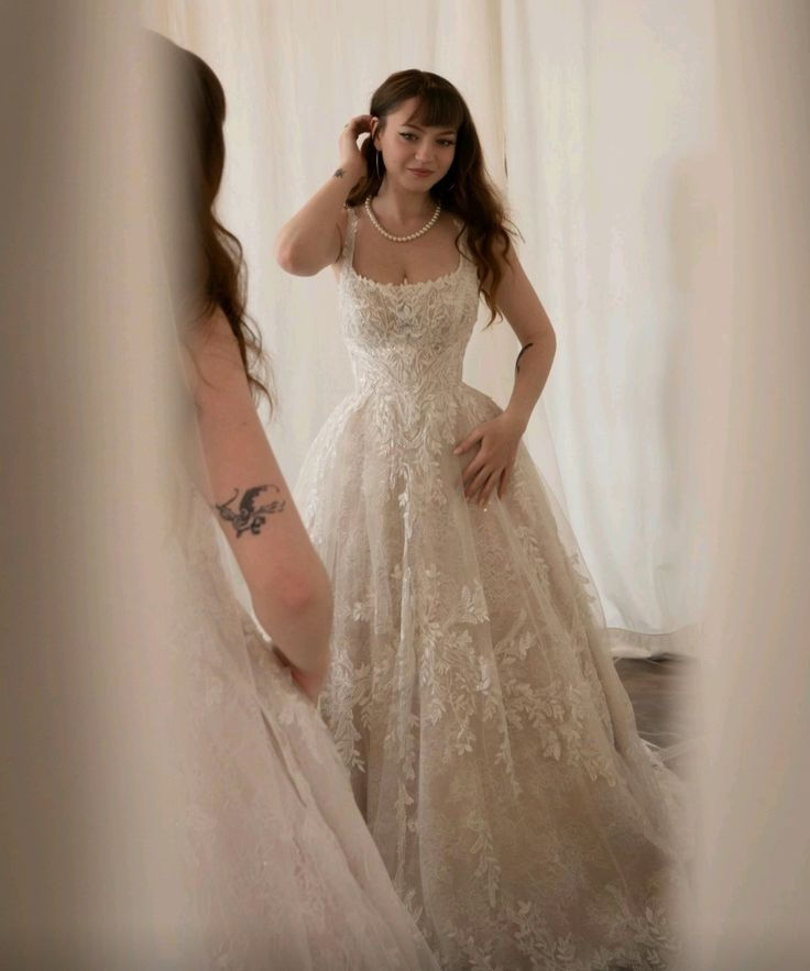 Princess Wedding Dress Ball Gown Vintage Square Lace With Appliques Floor Length Bridal Gown RC1390