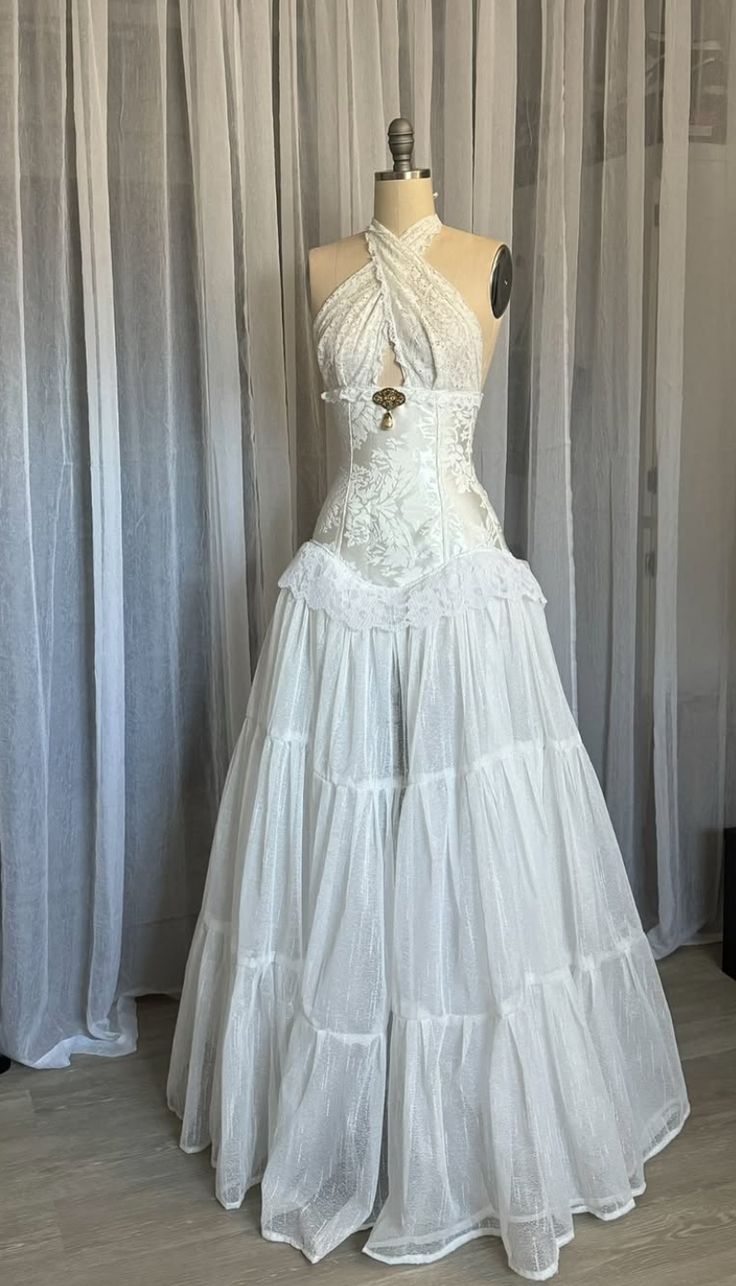 Princess Wedding Dress Ball Gown Halter White Lace With Ruffles Floor Length Bridal Gown RC1393