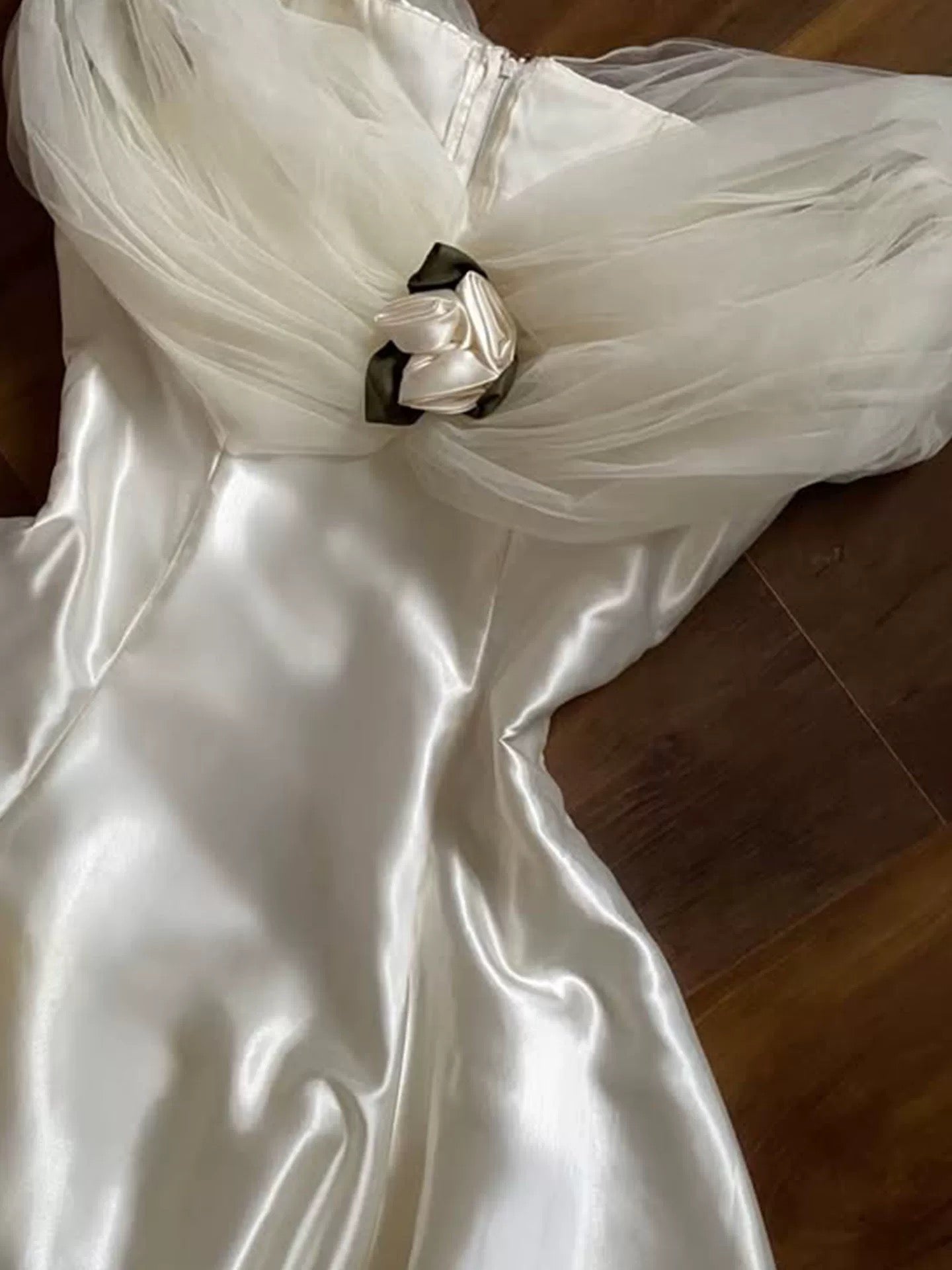 Romantic Wedding Dresses Off The Shoulder White Satin Summer Wedding Dress N4268