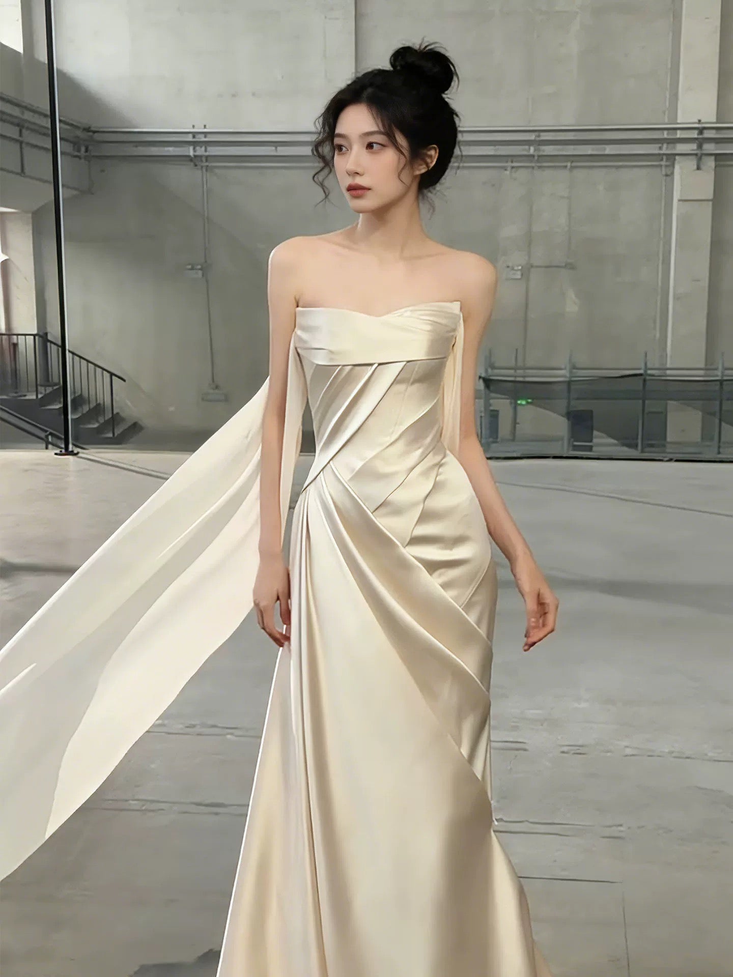 Einfache Brautkleider Meerjungfrau Trägerlos Satin Elfenbein Sommer Garten Hochzeitskleid N4276
