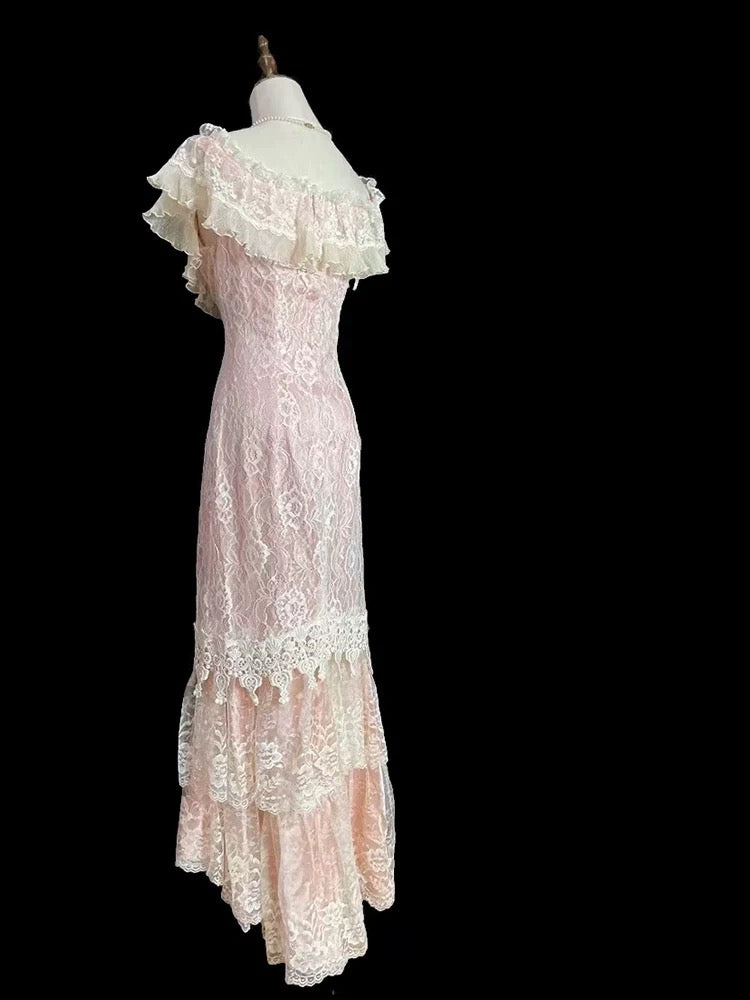 Robe de mariée vintage fourreau col en V avec manches courtes en dentelle pour l'été, coloris blanc et rose, référence RB3717