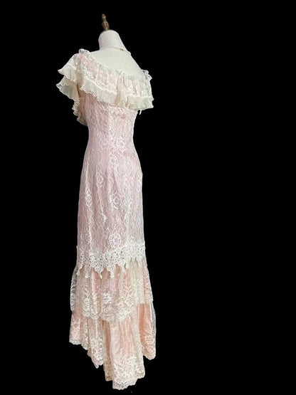 Robe de mariée vintage fourreau col en V avec manches courtes en dentelle pour l'été, coloris blanc et rose, référence RB3717