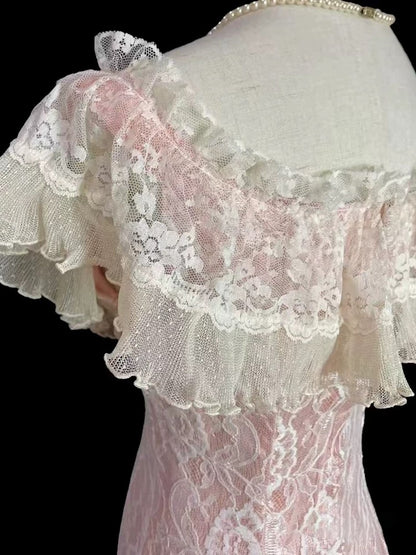 Robe de mariée vintage fourreau col en V avec manches courtes en dentelle pour l'été, coloris blanc et rose, référence RB3717