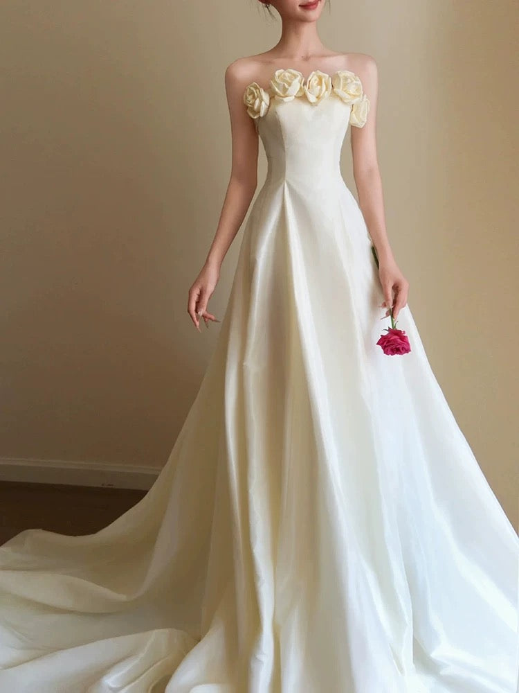 Robes de mariée de style français A ligne sans bretelles avec fleurs robe de mariée de jardin d'été N4168