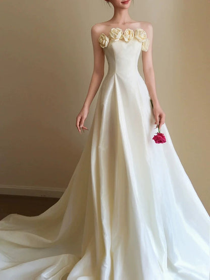 Robes de mariée de style français A ligne sans bretelles avec fleurs robe de mariée de jardin d'été N4168