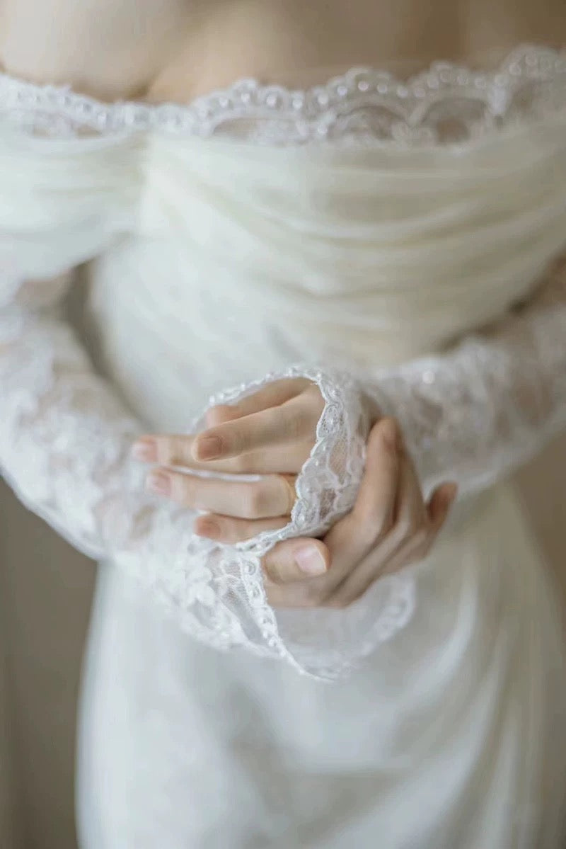 Französische Hochzeitskleider im Meerjungfrauen-Stil, schulterfrei, Spitze mit plissiertem Sommergarten-Brautkleid N4171