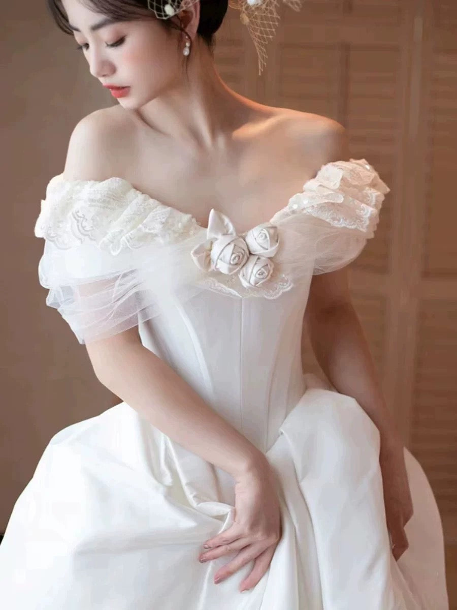 Robes de mariée style français Robe de bal Épaules dénudées Dentelle avec fleurs Robe de mariée bohème d'été N4178