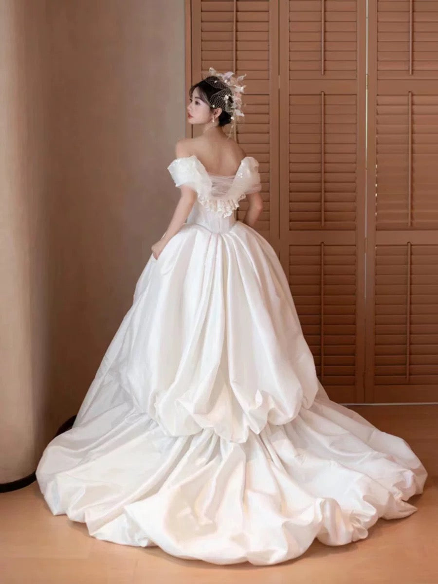 Robes de mariée style français Robe de bal Épaules dénudées Dentelle avec fleurs Robe de mariée bohème d'été N4178