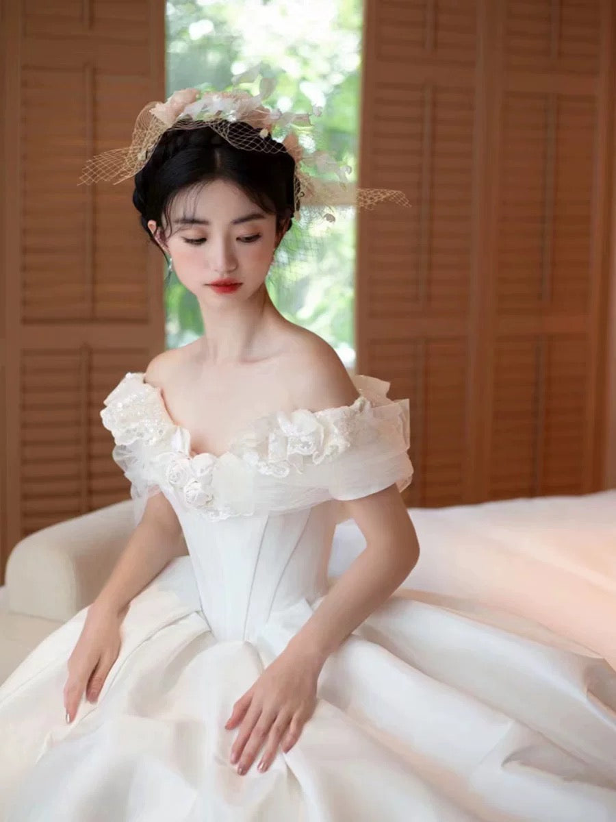 Robes de mariée style français Robe de bal Épaules dénudées Dentelle avec fleurs Robe de mariée bohème d'été N4178