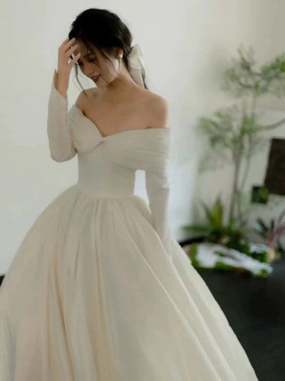Timeless Wedding Dresses Ball Gowns Off The Shoulder White With Sleeves Garden Wedding Dress N4284