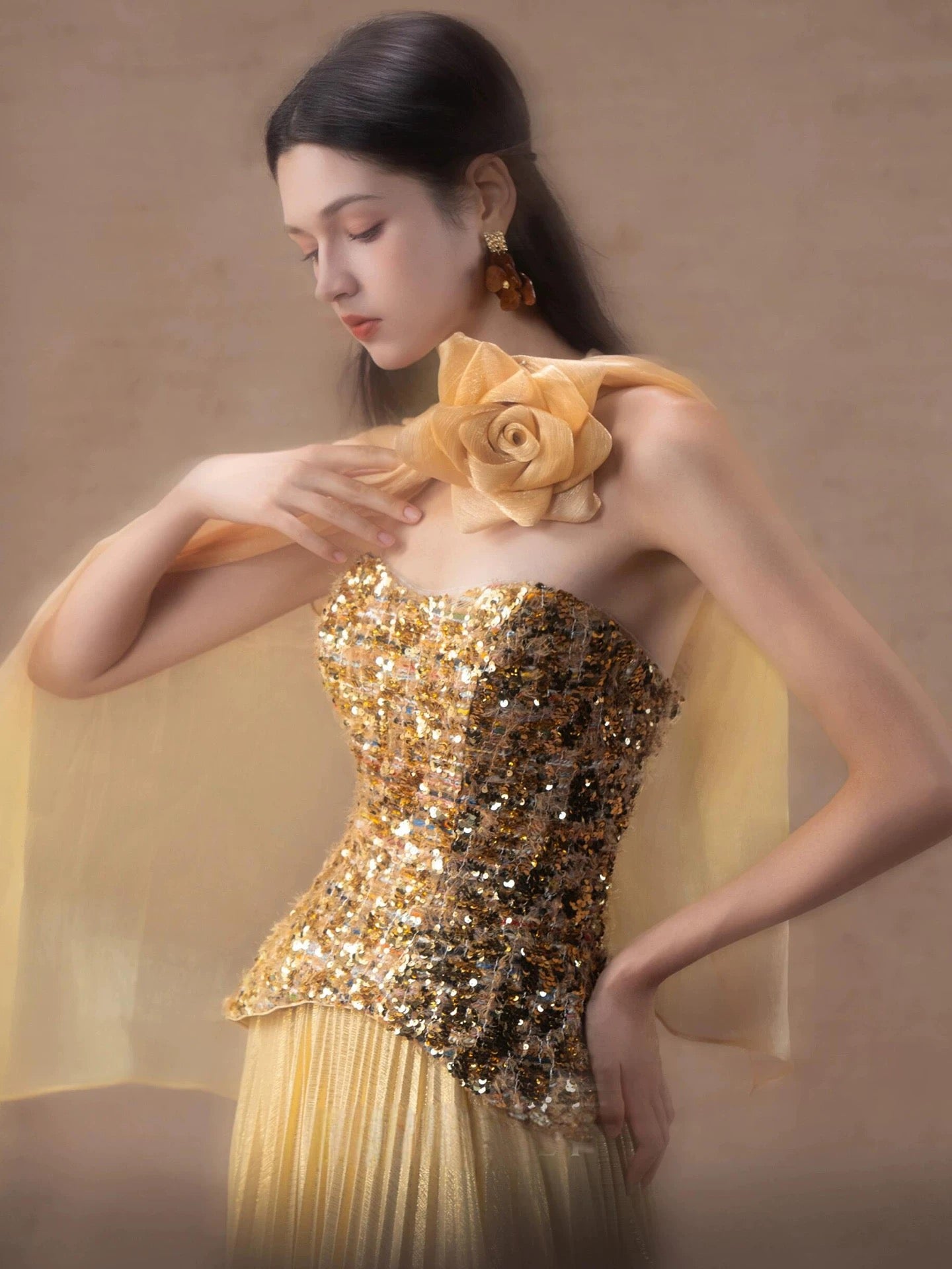 Robes de soirée longues et formelles sans manches à paillettes dorées, coupe trapèze et bustier RB3744