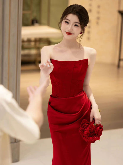 Robe de soirée longue bordeaux sirène bustier classique avec volants et foulard d'inspiration N2029
