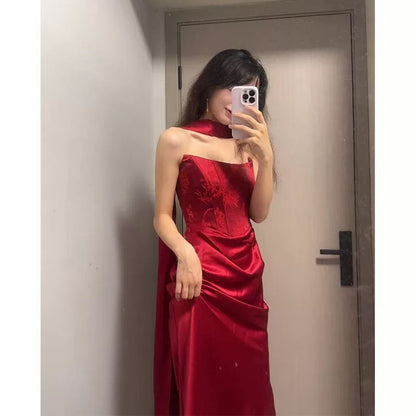 Robe de soirée longue bordeaux sirène bustier classique avec volants et foulard d'inspiration N2029