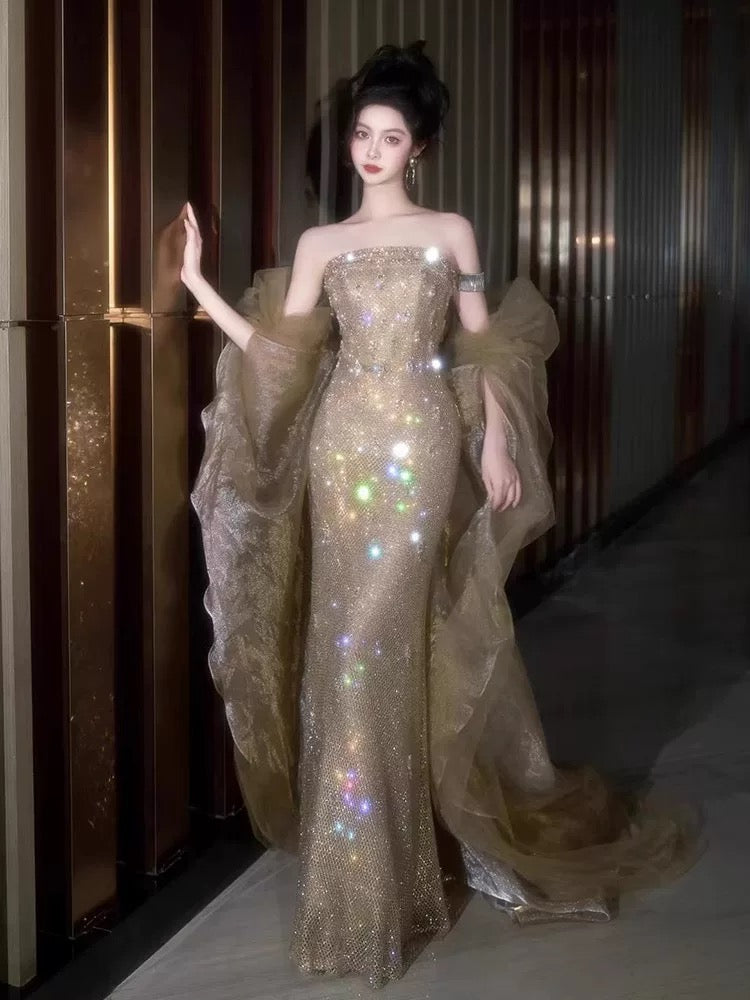 Elegantes Meerjungfrauen-Trägerlos-Champagner-Pailletten-Ballkleid mit Cape für Partys N2031