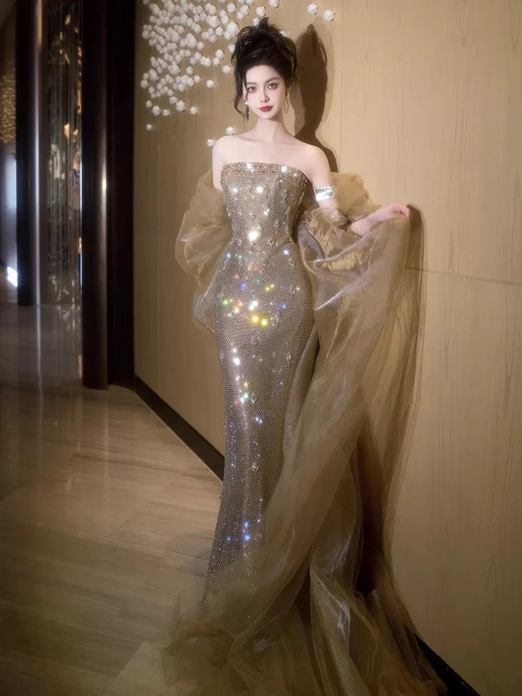 Elegantes Meerjungfrauen-Trägerlos-Champagner-Pailletten-Ballkleid mit Cape für Partys N2031