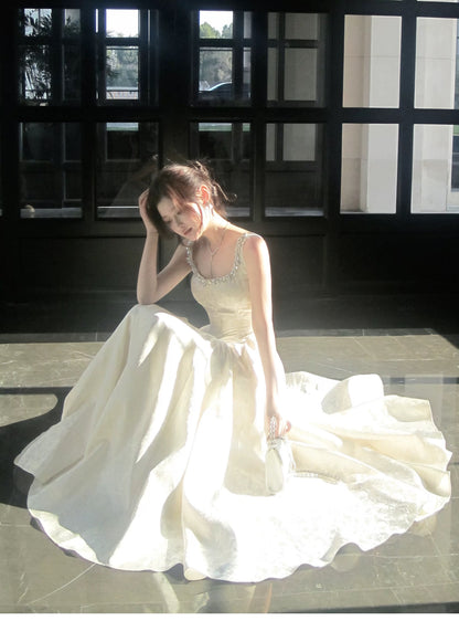 Einfaches A-Linien-Kleid mit eckigem Ausschnitt aus elfenbeinfarbenem Satin, inspiriert von langen Hochzeitsgastkleidern N2053