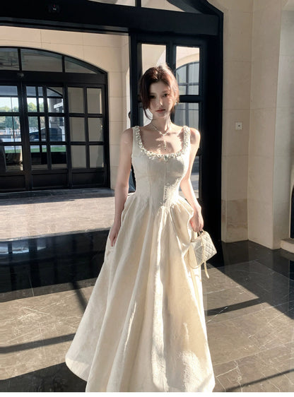 Einfaches A-Linien-Kleid mit eckigem Ausschnitt aus elfenbeinfarbenem Satin, inspiriert von langen Hochzeitsgastkleidern N2053