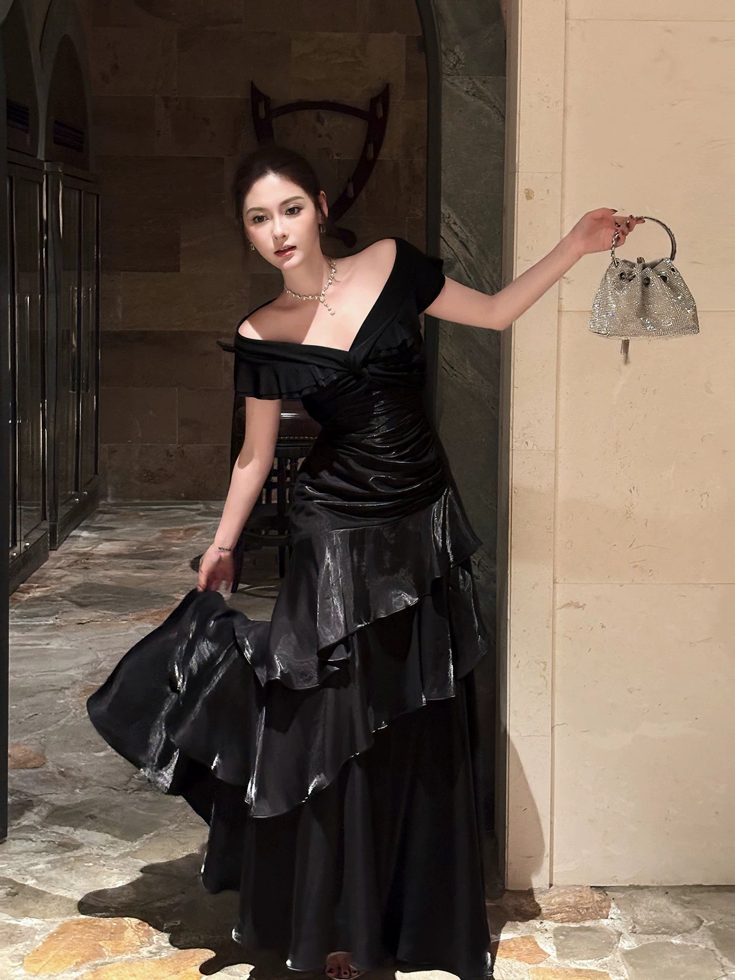 Robe De Soirée Longue De Bal Sirène Chic Noire Épaules Dénudées Manches Courtes N2056