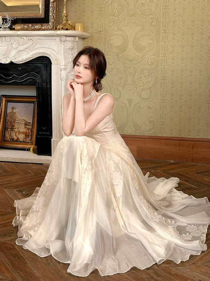 Robes de soirée longues coupe princesse col carré dentelle champagne N2057