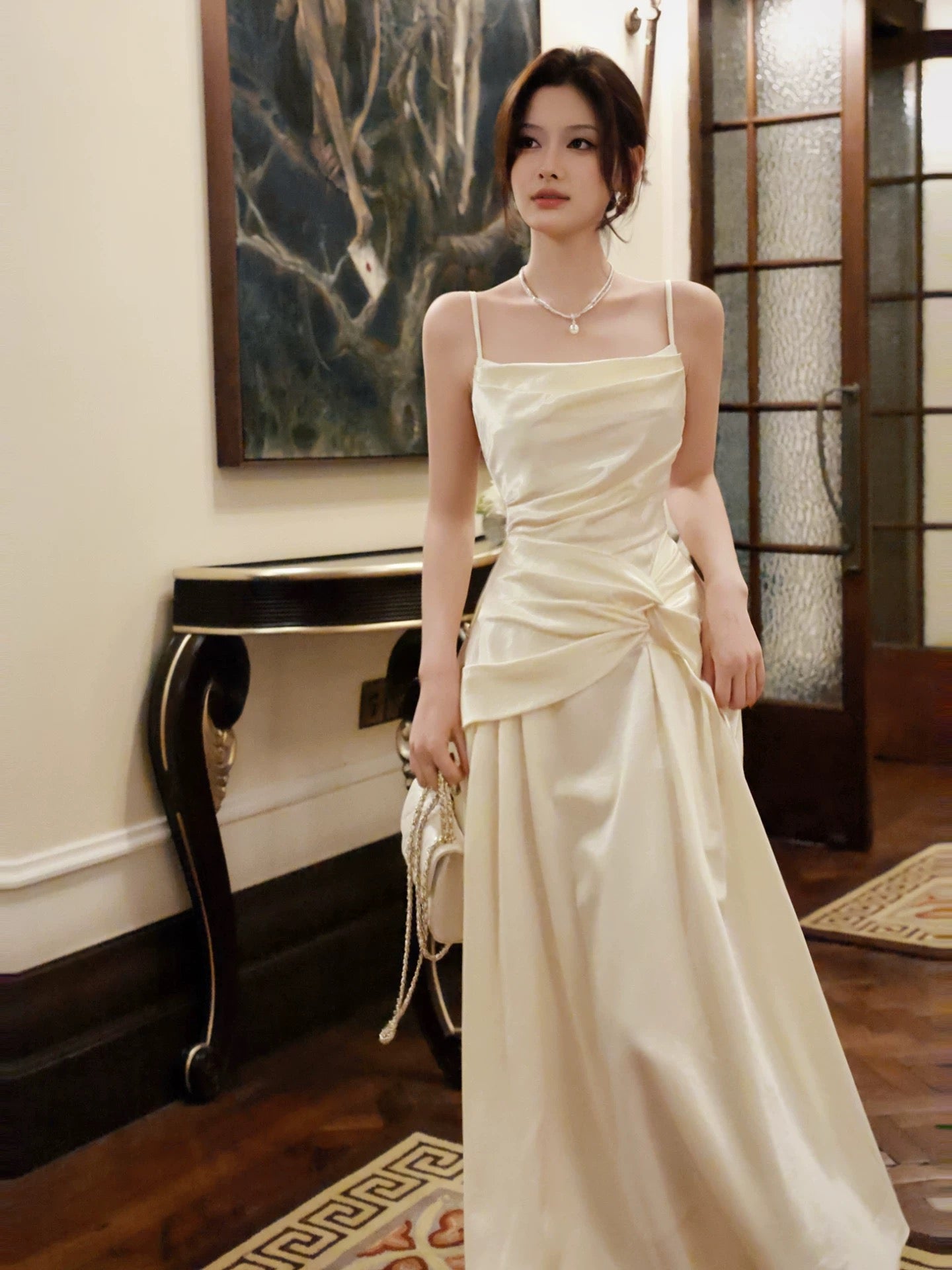 Robe longue de soirée de mariage pour invitée en satin champagne, coupe simple évasée, à fines bretelles, inspiration N2058