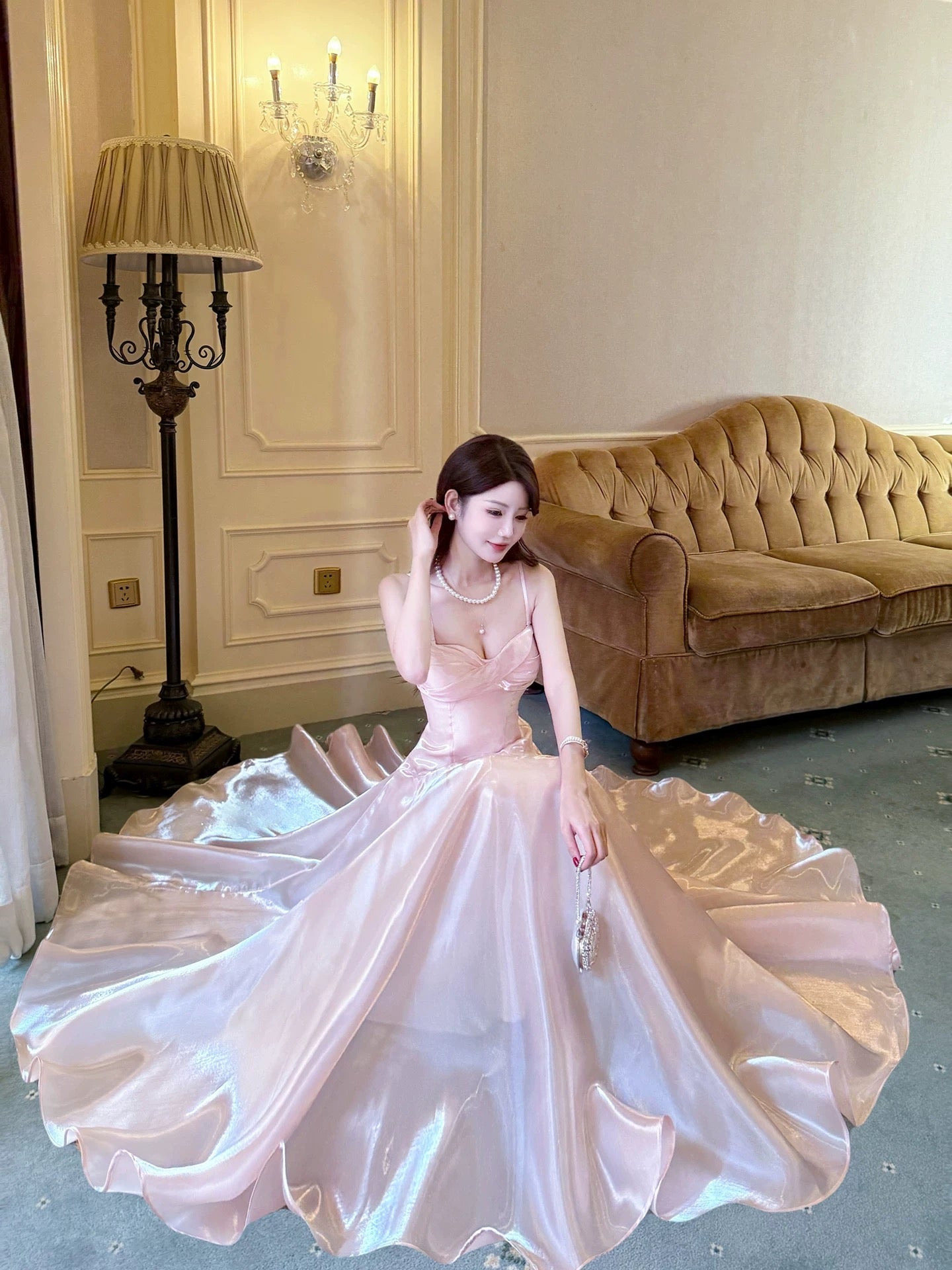 Schlichtes A-Linien-Spaghetti-Träger-Kleid aus pinkfarbenem Satin – Inspiration für lange Brautjungfernkleider N2059