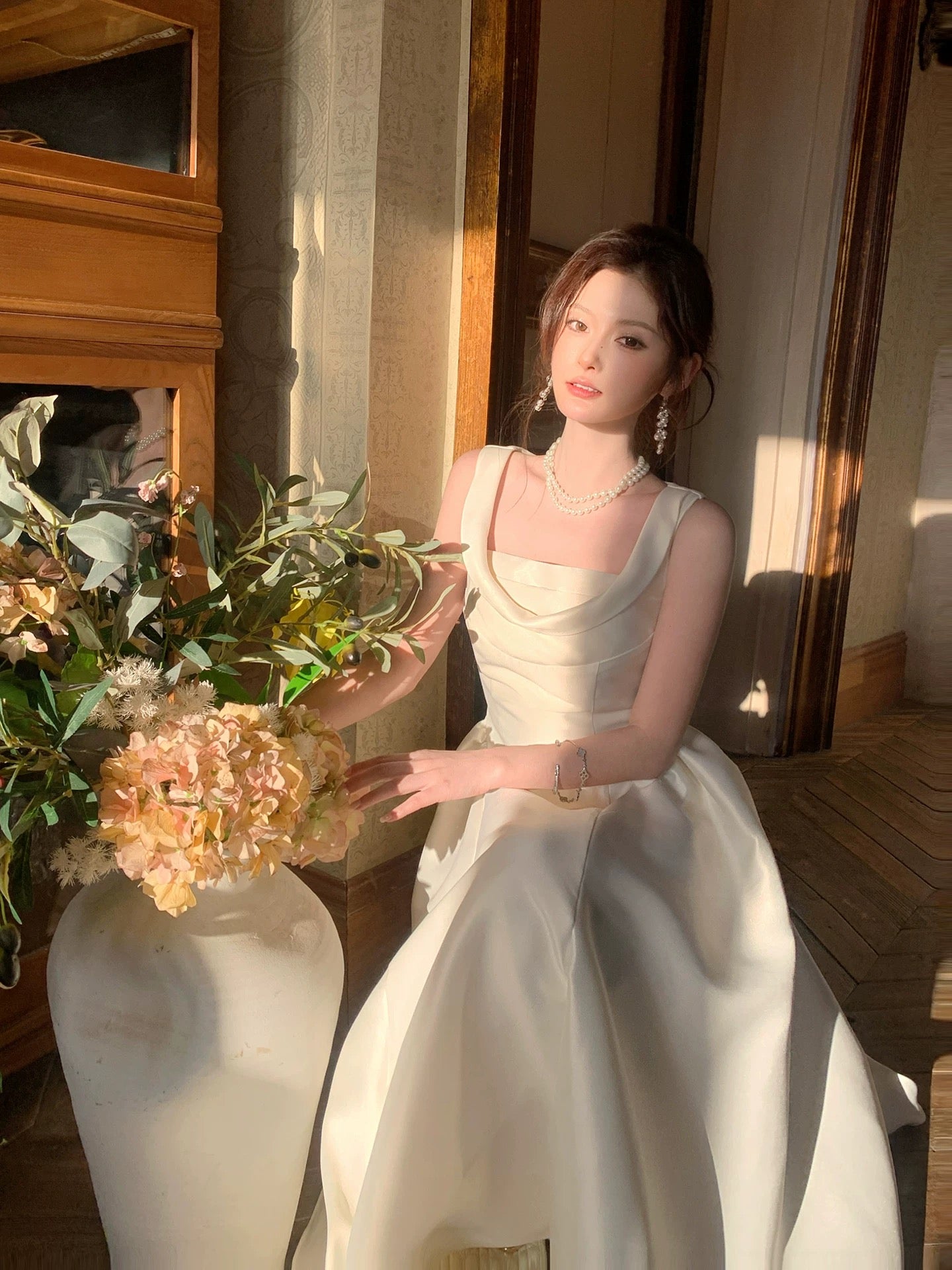 Schlichtes A-Linien-Kleid mit eckigem Ausschnitt, elfenbeinfarbenem Satin, inspiriert von langen Hochzeitsgäste-Kleidern N2061