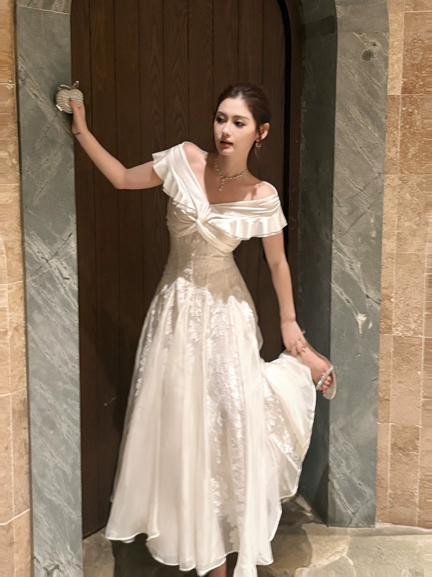 Meerjungfrauenkleid im französischen Stil, schulterfrei, Spitze, weiß, inspiriert, langes Ball- und Hochzeitsgastkleid N2062