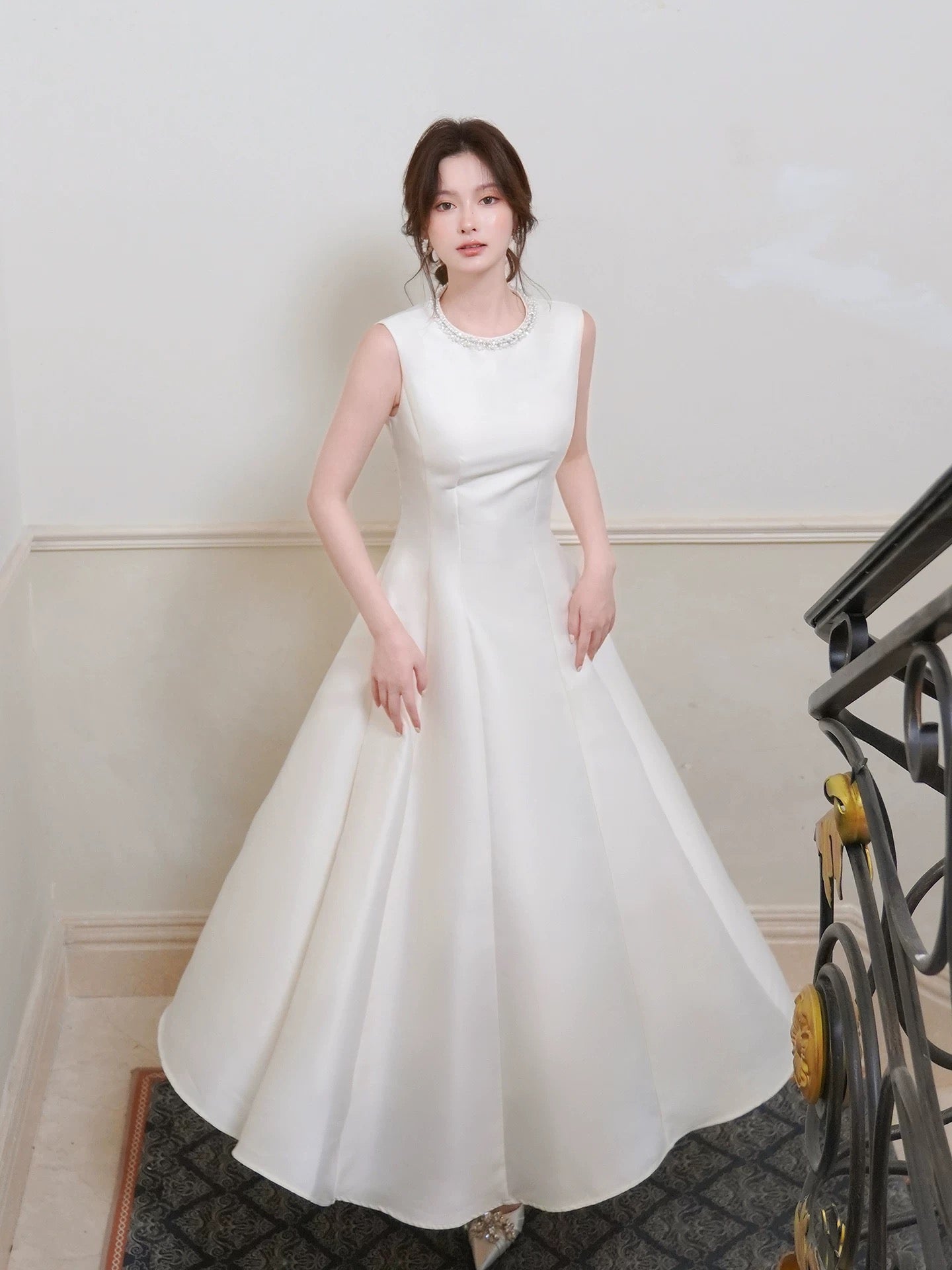 Style Français Simple Robes de Bal Longues en Satin Blanc Col Rond Coupe A-ligne Tenues de Soirée Formelles pour Femmes N2068