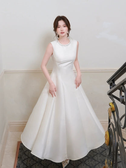 Style Français Simple Robes de Bal Longues en Satin Blanc Col Rond Coupe A-ligne Tenues de Soirée Formelles pour Femmes N2068