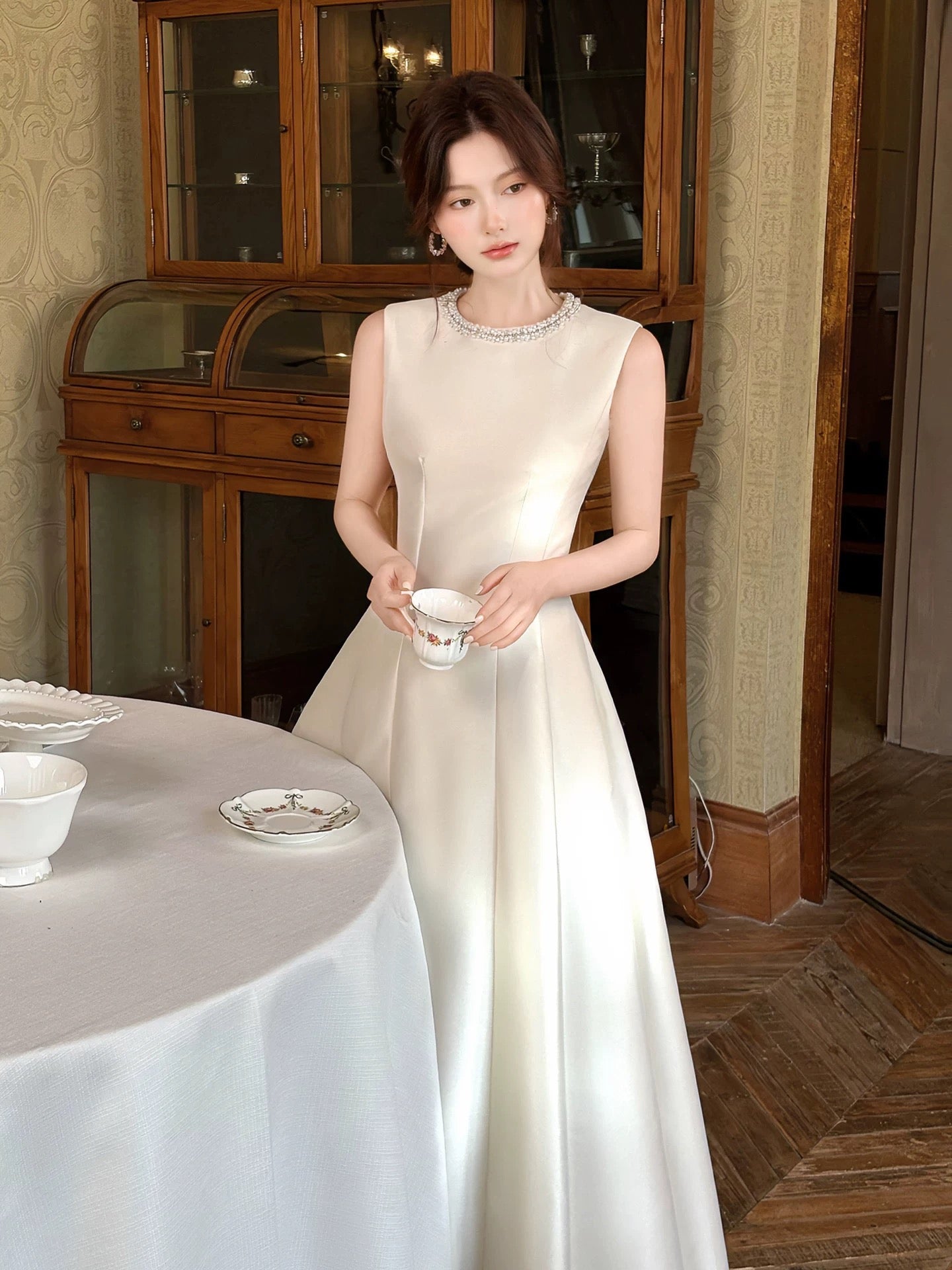 Style Français Simple Robes de Bal Longues en Satin Blanc Col Rond Coupe A-ligne Tenues de Soirée Formelles pour Femmes N2068