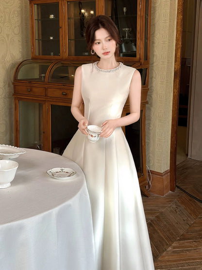 Style Français Simple Robes de Bal Longues en Satin Blanc Col Rond Coupe A-ligne Tenues de Soirée Formelles pour Femmes N2068